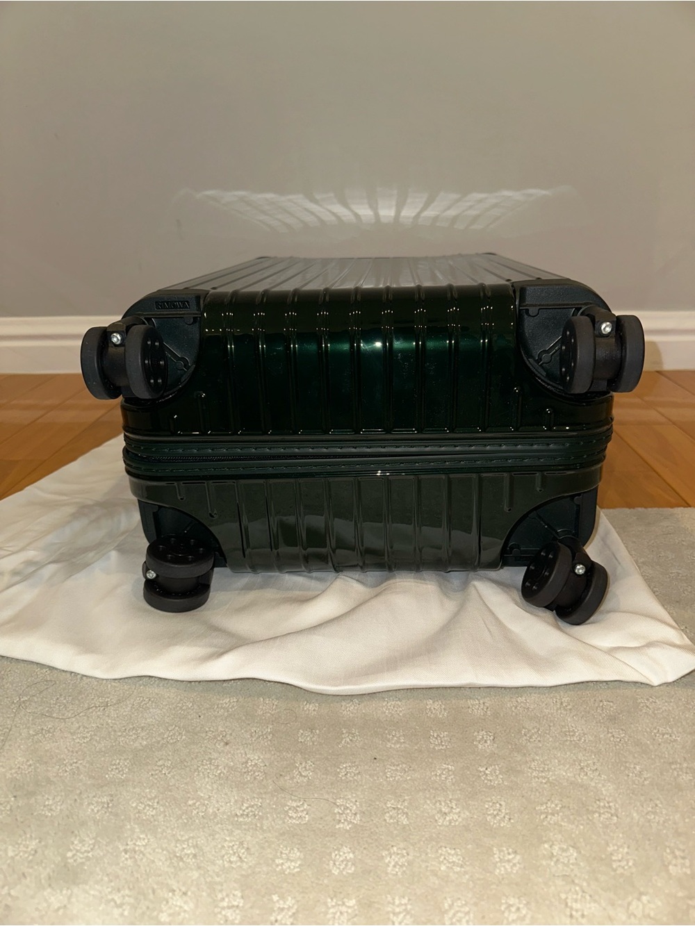 RIMOWA Deep Green Cabin Luggage PRISTINE - Picture 9 of 10